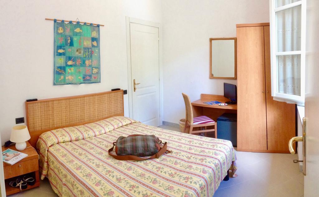 Hotel Villa Fiorisella Марина-ди-Масса Экстерьер фото